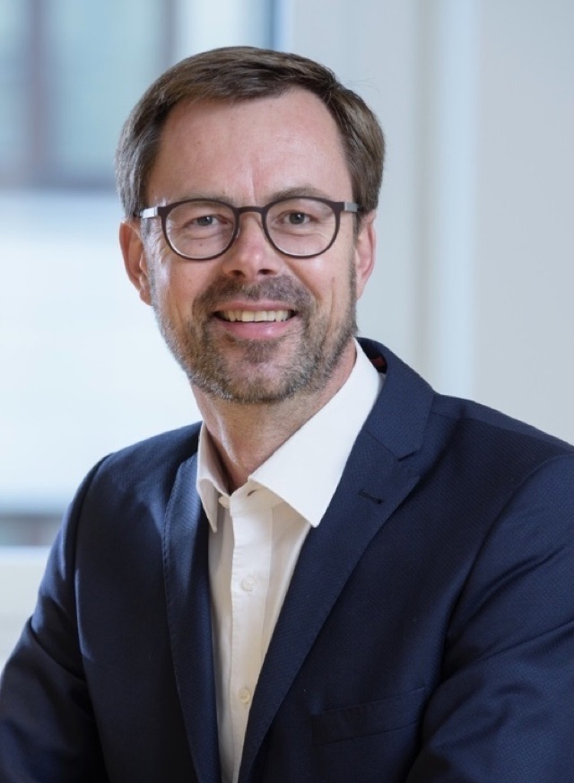 Dr. Dirk Uhlmannsiek